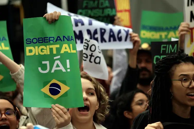 São Paulo (SP), 19/10/2026 - Organizações da sociedade civil e movimentos sociais realizam protesto em frente à sede da Meta , na avenida Faria Lima,3732, para denunciar o que consideram interferência sistemática da big tech na eleição brasileira.