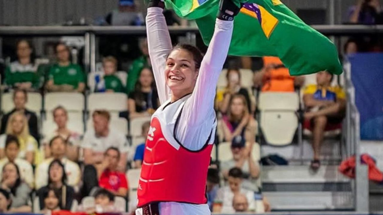 Maria Clara Pacheco celebra vitória no Grand Prix de Paris
