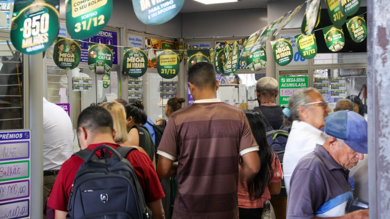 Tela de transmissão ao vivo do sorteio da Mega-Sena