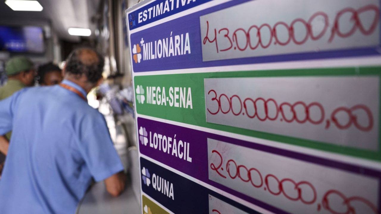 Tela de transmissão ao vivo do sorteio da Mega-Sena