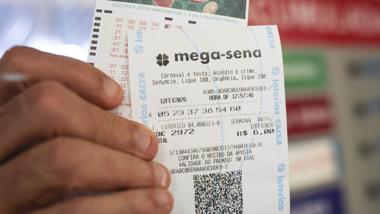Tela de transmissão ao vivo do sorteio da Mega-Sena