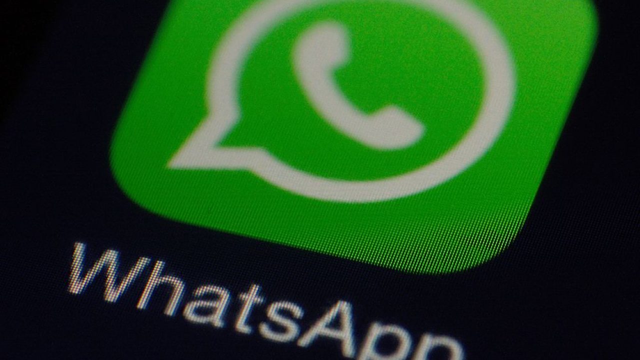 Tela do canal WhatsApp 'Exército do Lula' exibindo mensagens