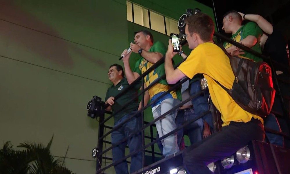 Flávio Bolsonaro faz campanha em Capelinha, MG