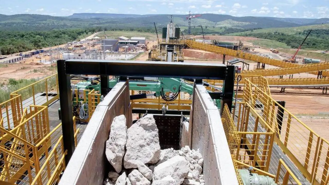 Gráfico de empregos no setor de minerais críticos e estratégicos no Brasil