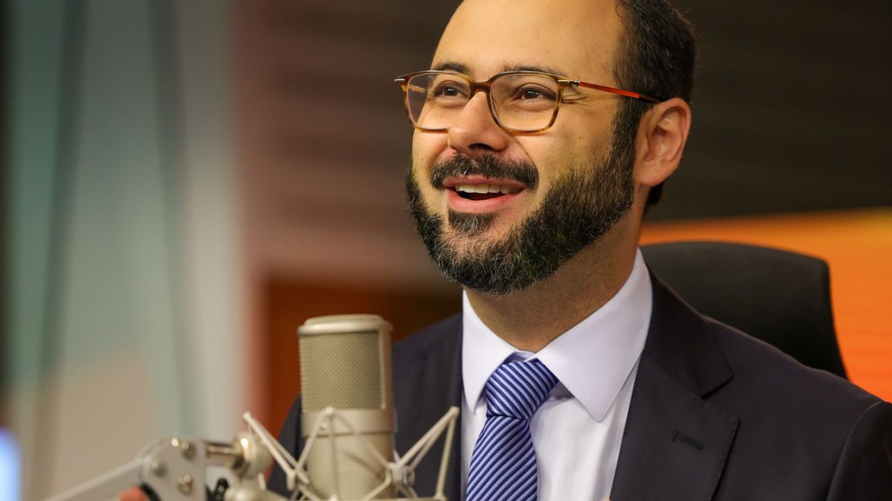 Ministro Paulo Pereira anunciando o PIXMei de até R$ 5 mil