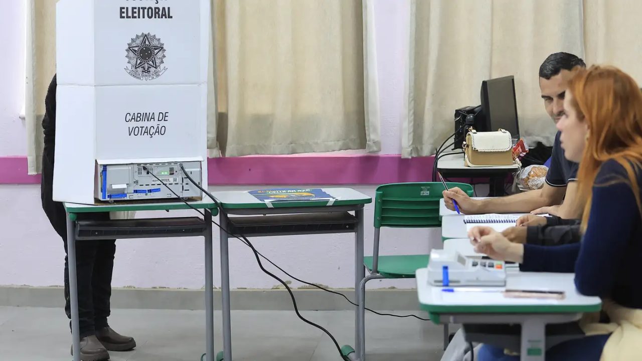 Governadores eleitos de 2026 assumindo cargos nos estados brasileiros