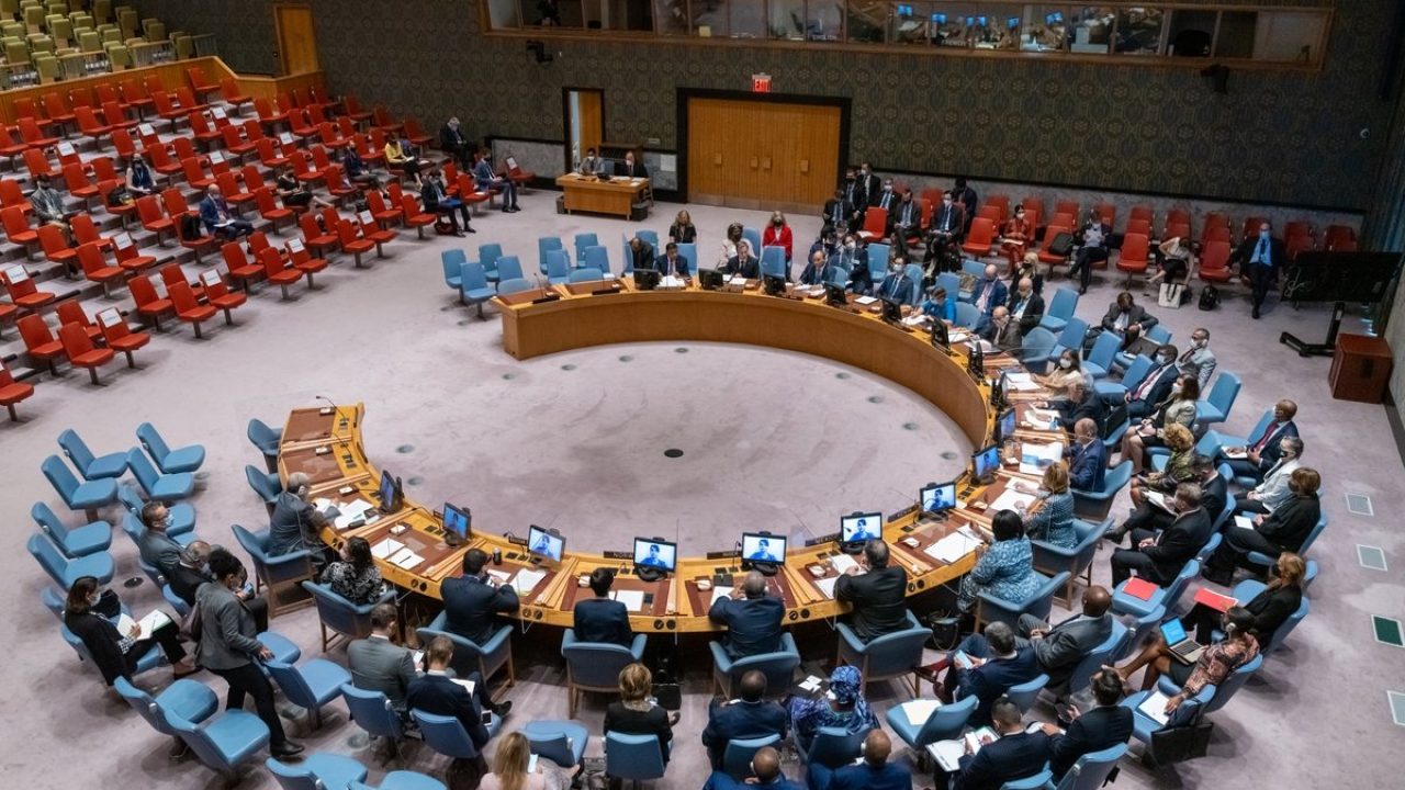 Representantes da ONU discutindo questões eleitorais no Brasil