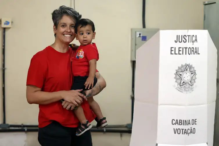 Brasília (DF), 25/10/2026 - Poliana Carla em dia de votação das Eleições 2026, na Escola Paulo Freire.