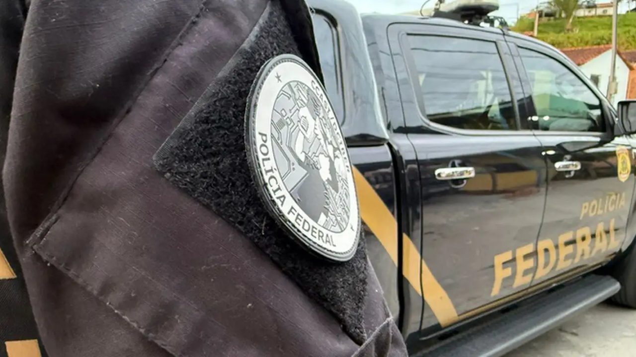 Engenheiro Marcelo de Oliveira da Rocha sendo socorrido após agressão em Santos