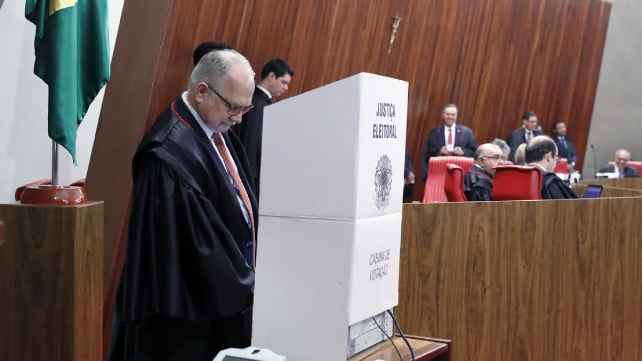 Candidatos Lula e Flávio Bolsonaro em campanha de propaganda eleitoral gratuita