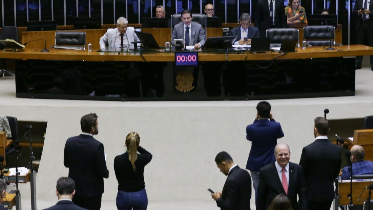 Deputado Hugo Motta em sessão da Câmara dos Deputados