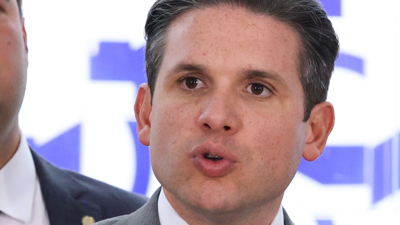 Deputado Hugo Motta discursando na Câmara dos Deputados