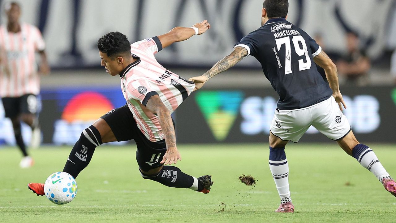 Jogadores do Remo comemoram gol da vitória sobre o Botafogo no Mangueirão