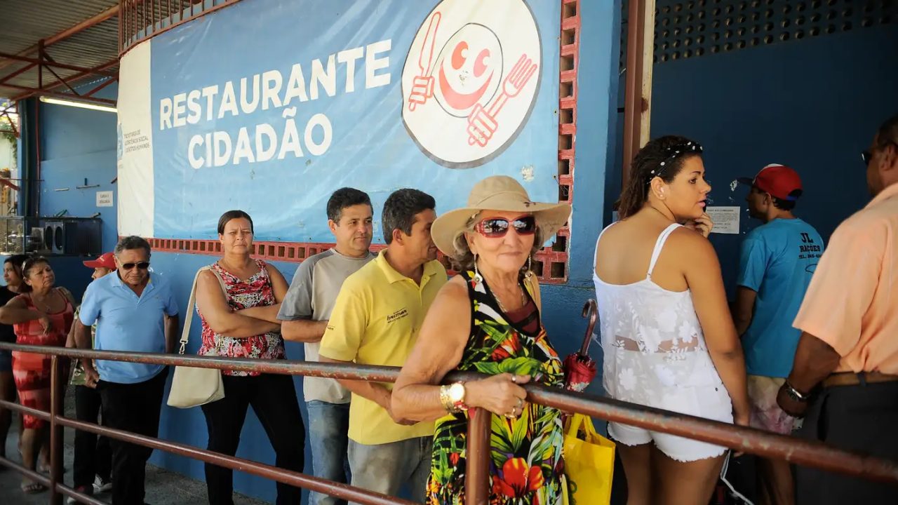 Fachada do Restaurante Popular José de Castro na Rua Ceará, Santa Efigênia, BH