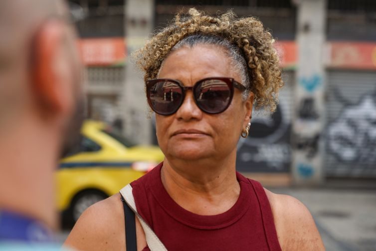 Rio de Janeiro (RJ), 15/10/2026 – A aposentada Maria Antônia de Carvalho fala à Agência Brasil sobre a aprovação da Proposta de Emenda à Constituição (PEC) que acaba com da escala de trabalho 6x1, no centro do Rio de Janeiro.