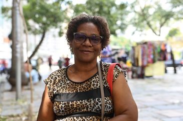 Rio de Janeiro (RJ), 15/10/2026 – A aposentada Luciana Machado de Oliveira fala à Agência Brasil sobre a aprovação da Proposta de Emenda à Constituição (PEC) que acaba com da escala de trabalho 6x1, no centro do Rio de Janeiro.