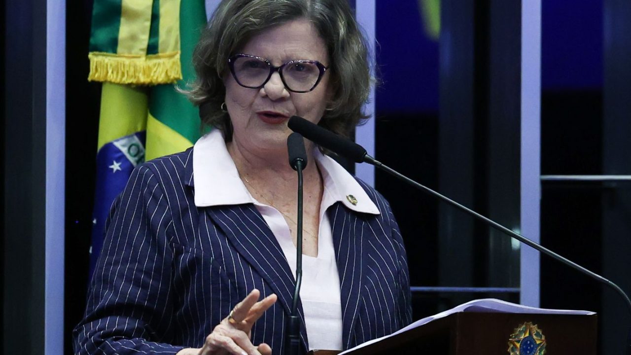 Líder do governo no Senado Teresa Leitão e presidente Davi Alcolumbre durante sessão sobre a PEC que elimina a escala 6x1