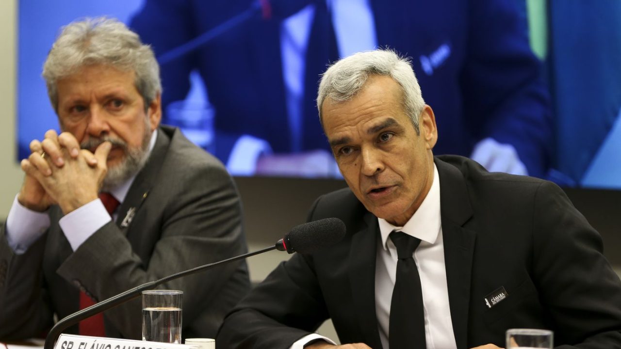 Representantes de entidades do setor de combustíveis em reunião de pressão ao governo