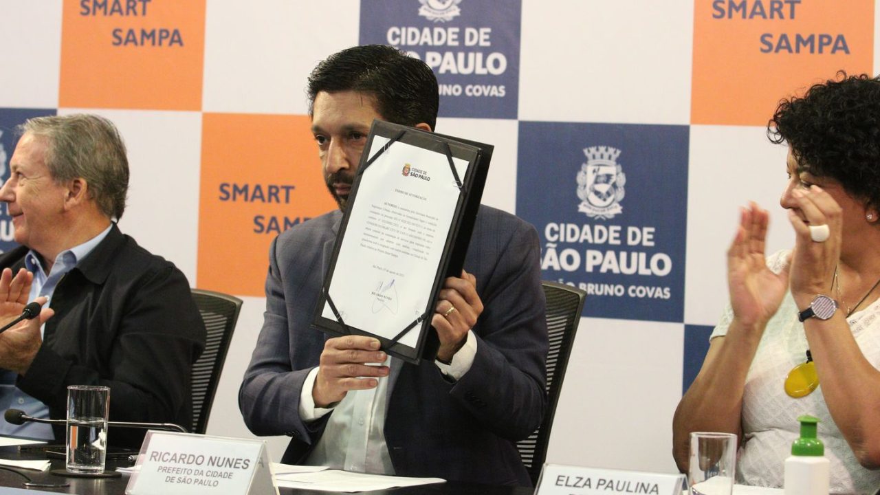 Tela do sistema Smart Sampa mostrando monitoramento de câmeras e reconhecimento facial