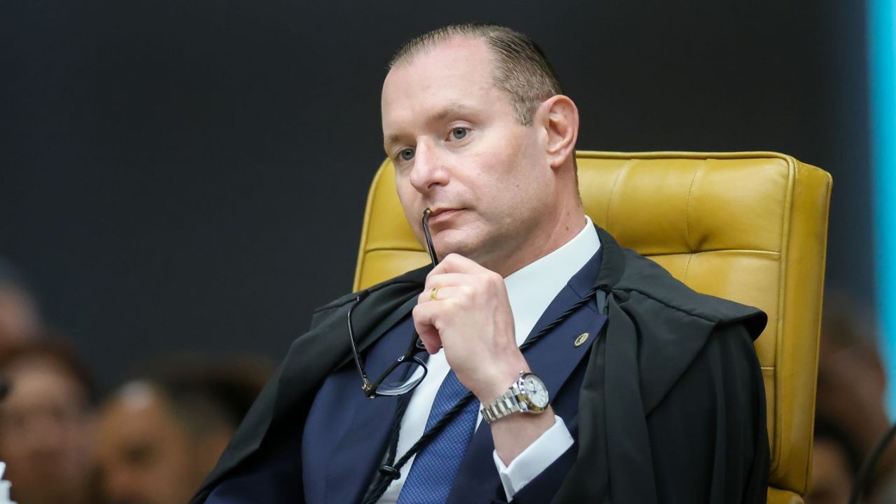 Ministro Cristiano Zanin em sessão do STF