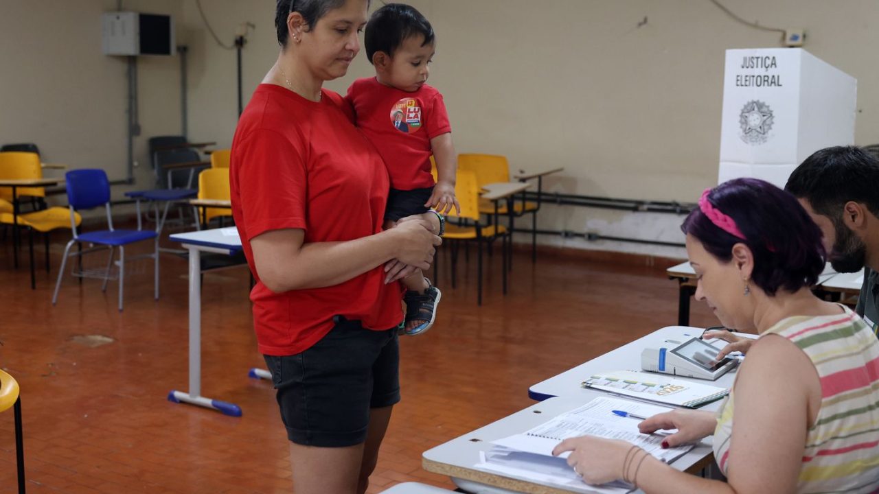 Ministro Cristiano Zanin em sessão do STF