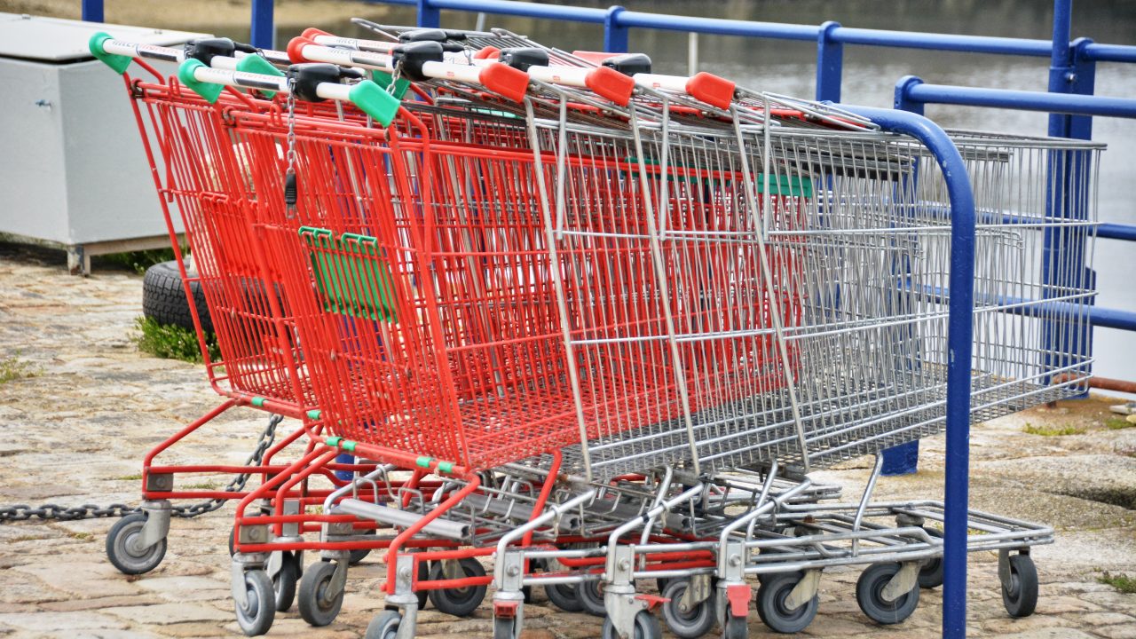 Funcionários de supermercado no Espírito Santo durante o verão