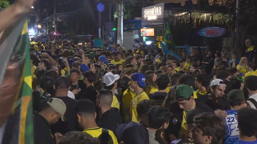 Ato de estudantes a favor de Flávio Bolsonaro na Zona Sul de São Paulo