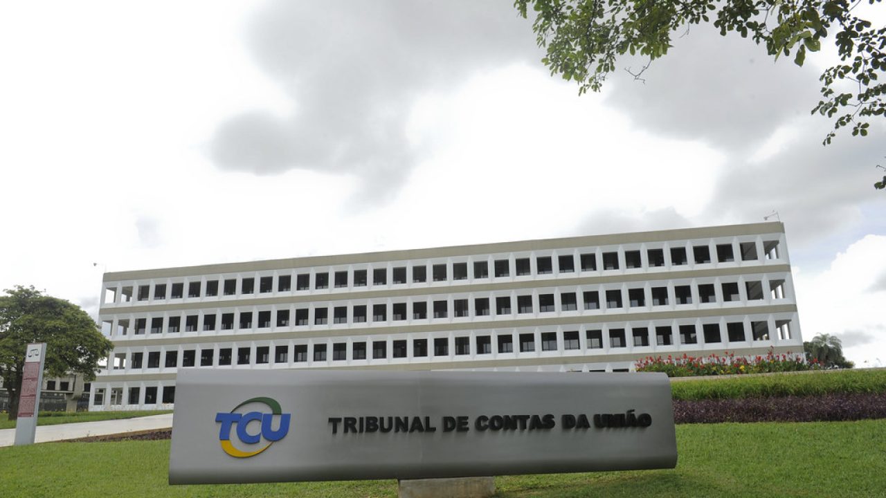 Reunião de técnicos do TCU analisando a alíquota da CBS