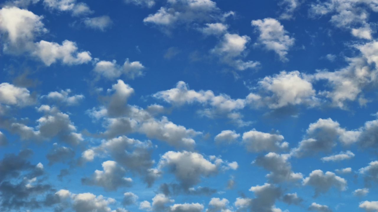 Céu de Contagem com sol e algumas nuvens