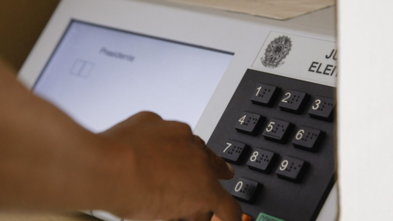 Documento oficial do TRE-MG mostrando alterações de endereços de locais de votação