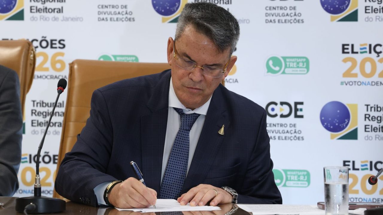 Plenária do TRE-RJ deliberando sobre apoio de tropas federais
