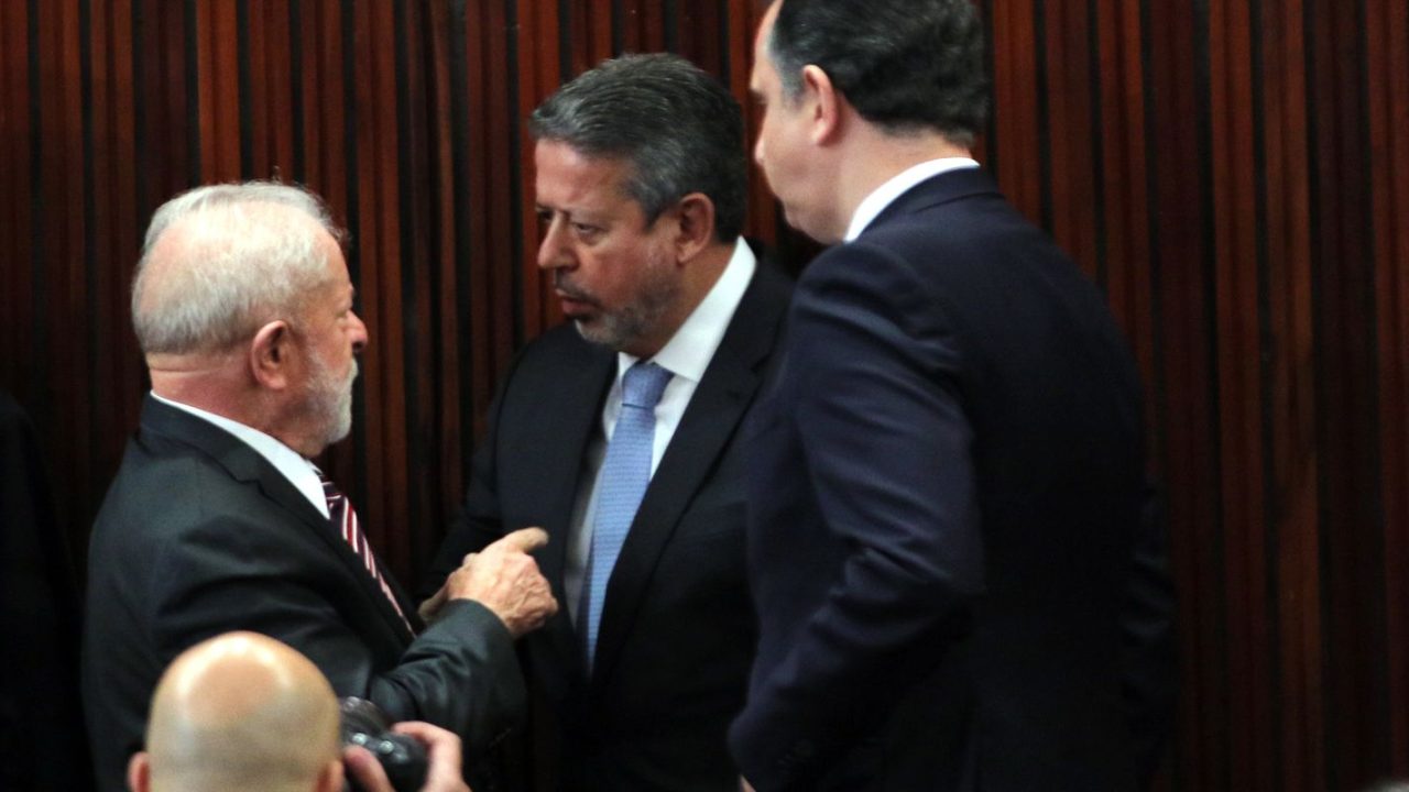 Ministros do TSE em sessão julgando processos de propaganda eleitoral