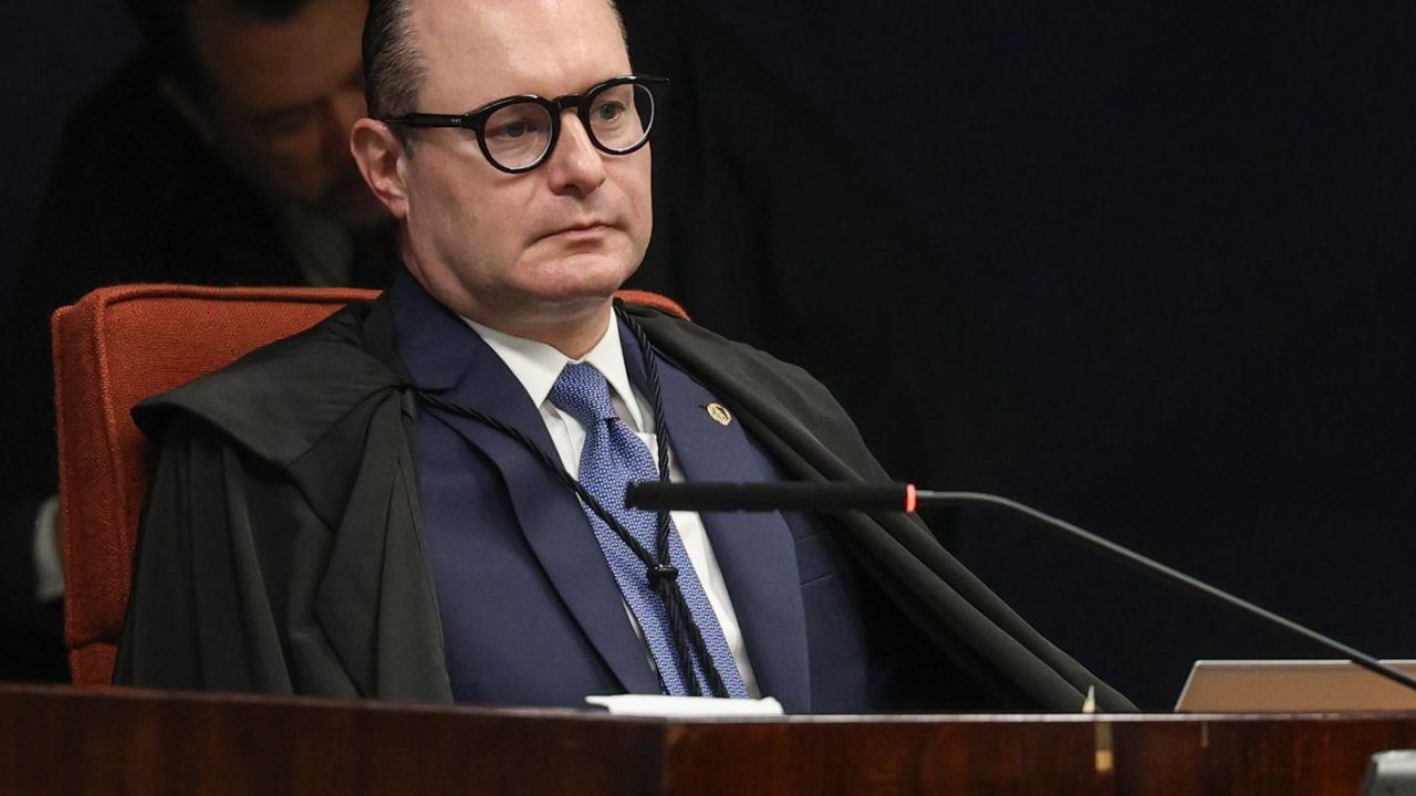 Ministro Cristiano Zanin em sessão do STF