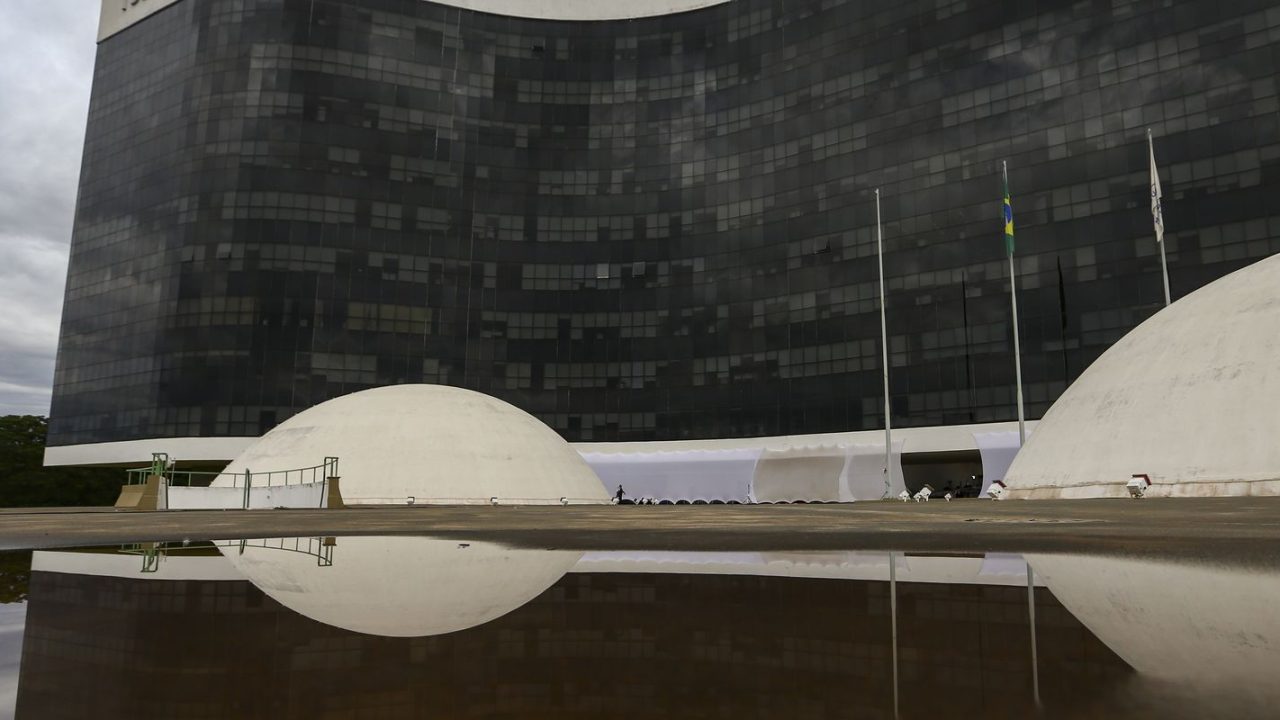 Placa do Tribunal Superior Eleitoral em Brasília