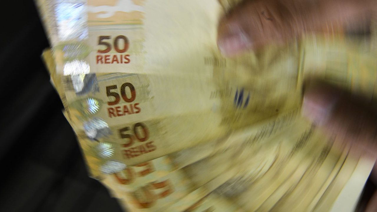 Reunião de autoridades discutindo a estrutura do Comitê Gestor do IBS
