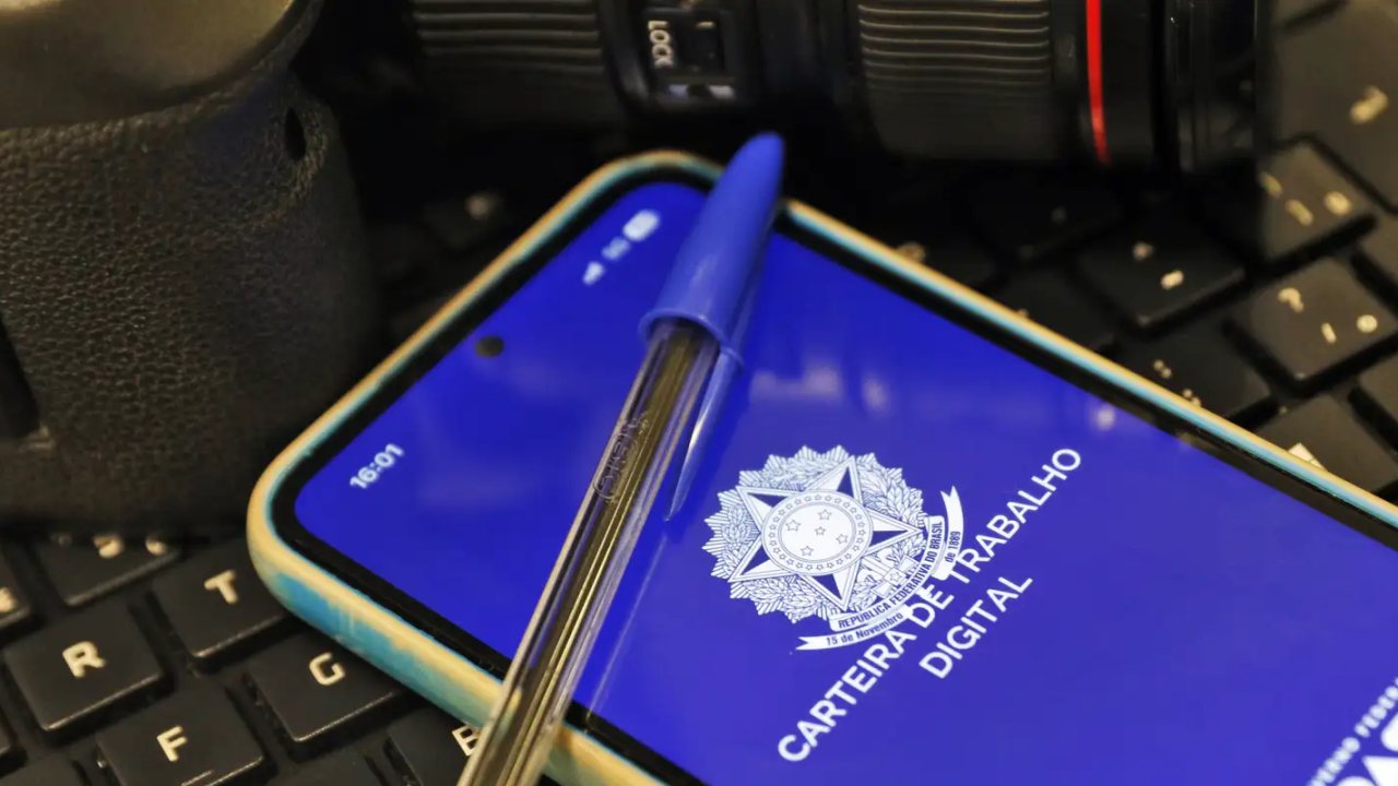 Equipe econômica do governo Lula anunciando medidas para combustíveis